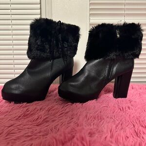 Source Unknown Black Heeled Boots with Faux Fur